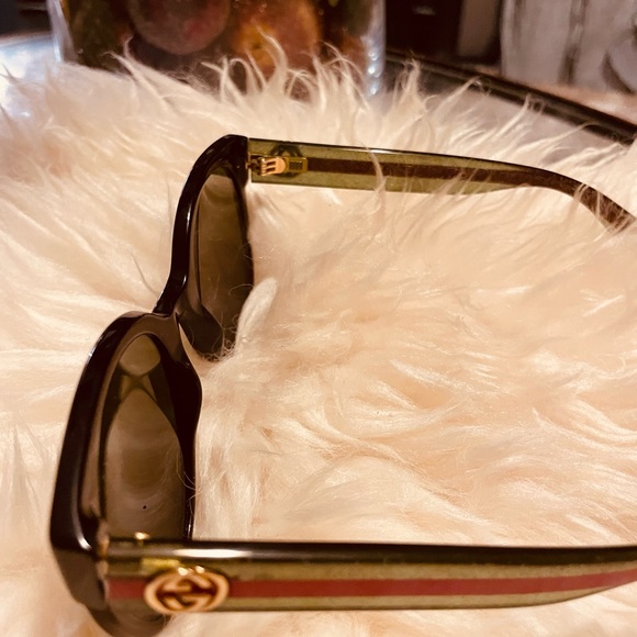 Authentic almost new Gucci Sunglasses - Picture 5 of 5